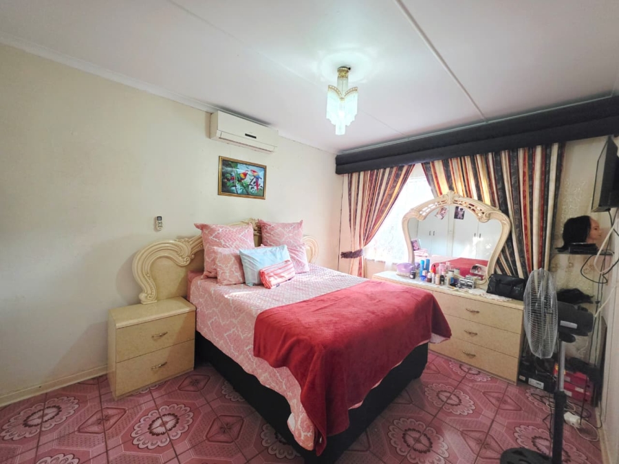 5 Bedroom Property for Sale in Richem KwaZulu-Natal