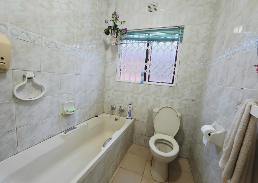 5 Bedroom Property for Sale in Richem KwaZulu-Natal
