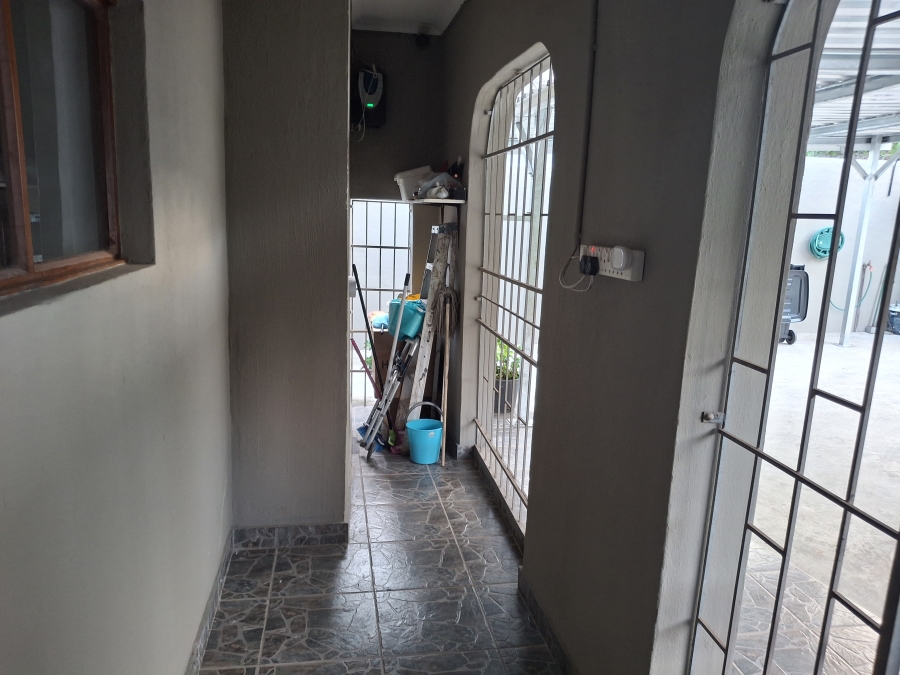 5 Bedroom Property for Sale in Marina Beach KwaZulu-Natal