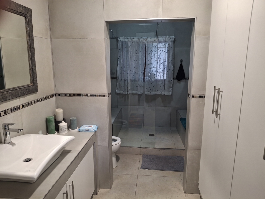5 Bedroom Property for Sale in Marina Beach KwaZulu-Natal