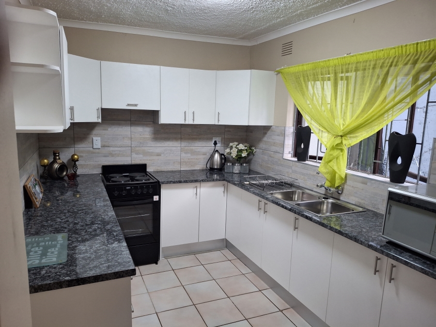 5 Bedroom Property for Sale in Marina Beach KwaZulu-Natal
