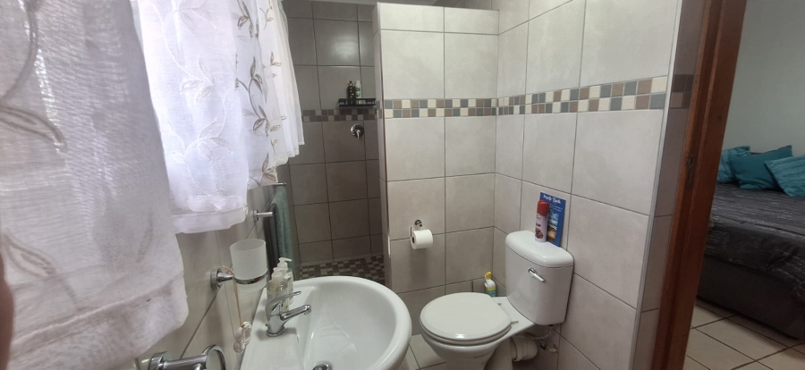 5 Bedroom Property for Sale in Marina Beach KwaZulu-Natal