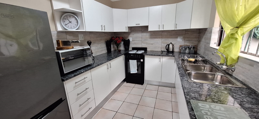 5 Bedroom Property for Sale in Marina Beach KwaZulu-Natal