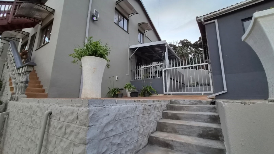 5 Bedroom Property for Sale in Marina Beach KwaZulu-Natal