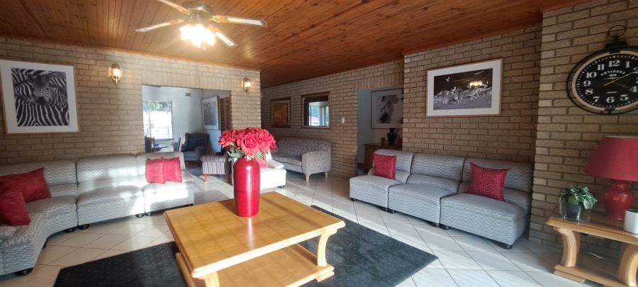 5 Bedroom Property for Sale in Manors KwaZulu-Natal