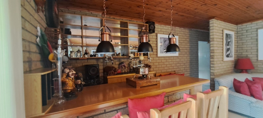 5 Bedroom Property for Sale in Manors KwaZulu-Natal