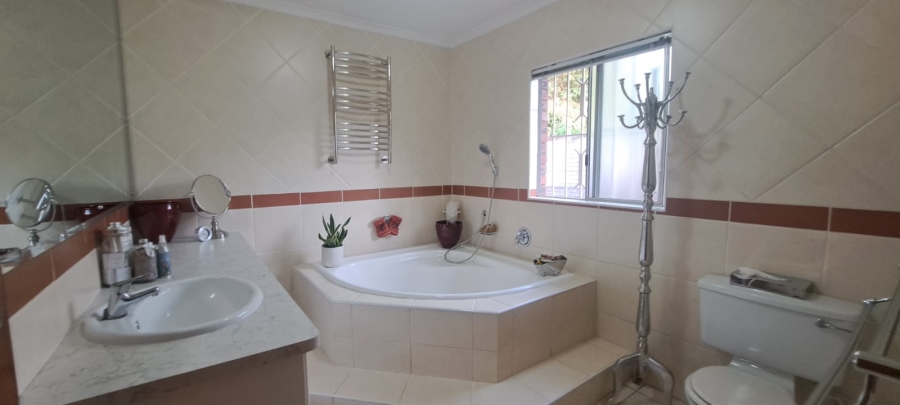 5 Bedroom Property for Sale in Manors KwaZulu-Natal