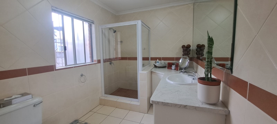 5 Bedroom Property for Sale in Manors KwaZulu-Natal