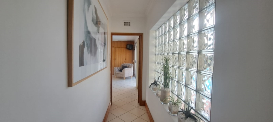 5 Bedroom Property for Sale in Manors KwaZulu-Natal