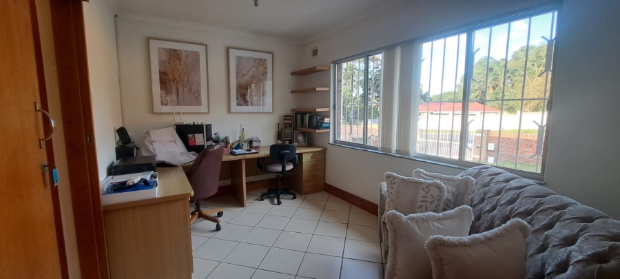 5 Bedroom Property for Sale in Manors KwaZulu-Natal