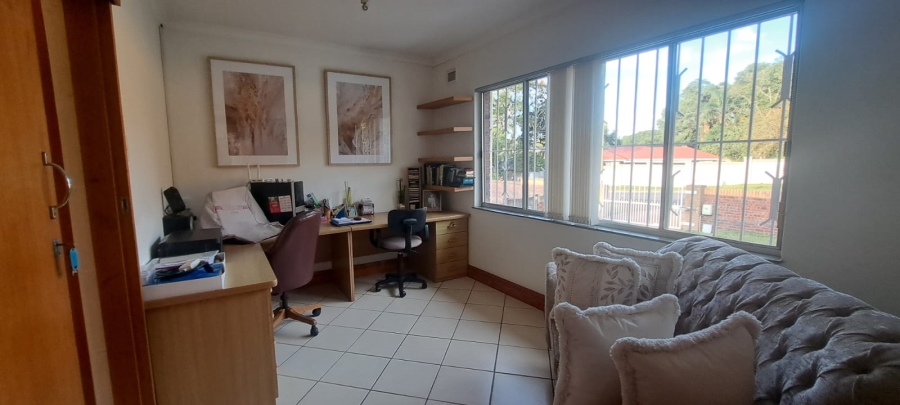 5 Bedroom Property for Sale in Manors KwaZulu-Natal