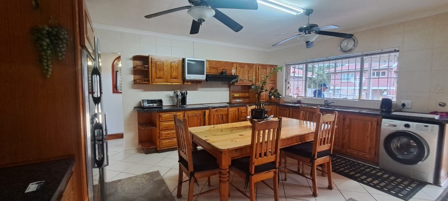 5 Bedroom Property for Sale in Manors KwaZulu-Natal