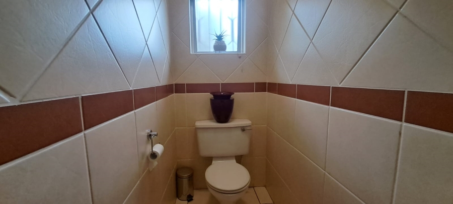 5 Bedroom Property for Sale in Manors KwaZulu-Natal