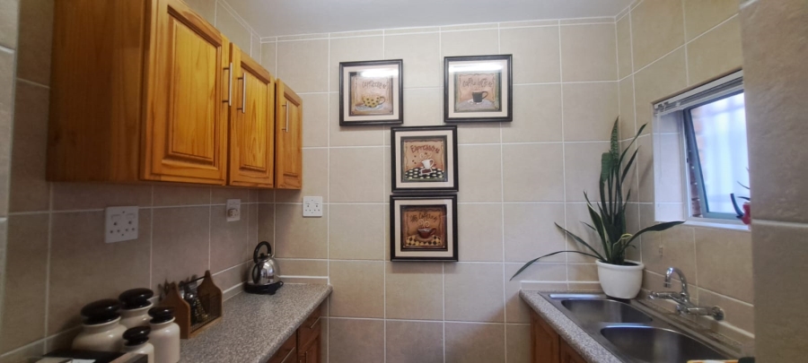 5 Bedroom Property for Sale in Manors KwaZulu-Natal