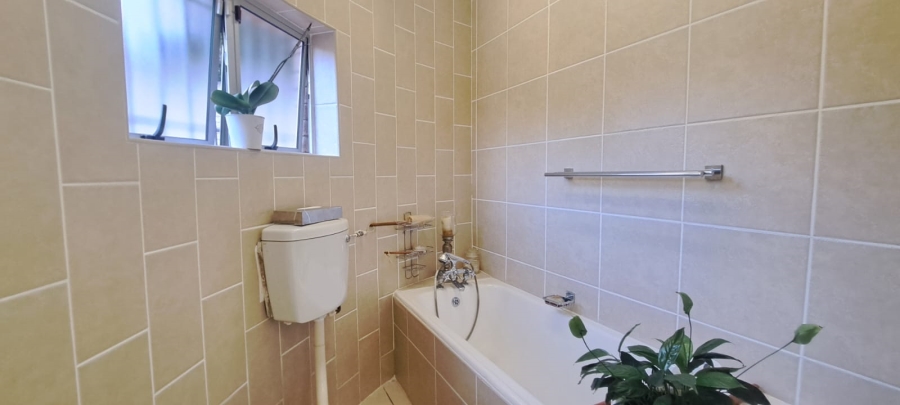 5 Bedroom Property for Sale in Manors KwaZulu-Natal