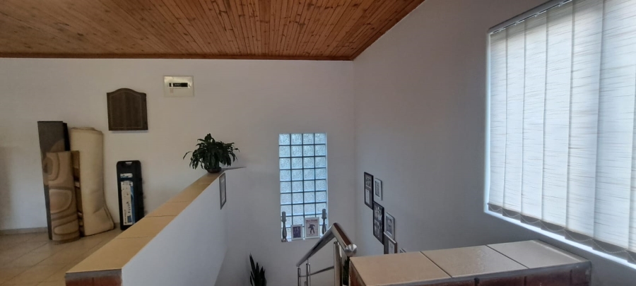 5 Bedroom Property for Sale in Manors KwaZulu-Natal