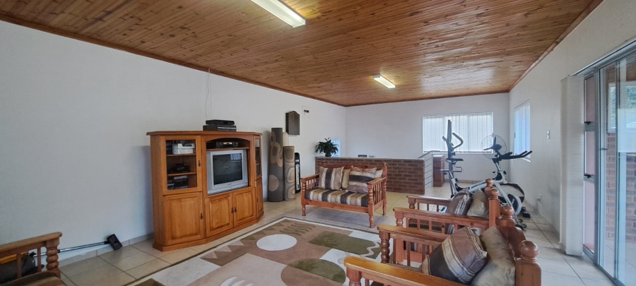 5 Bedroom Property for Sale in Manors KwaZulu-Natal
