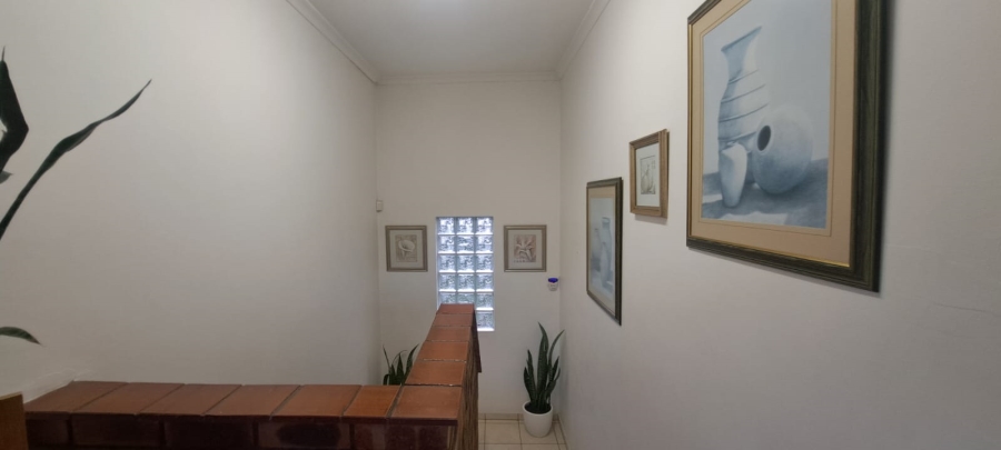 5 Bedroom Property for Sale in Manors KwaZulu-Natal