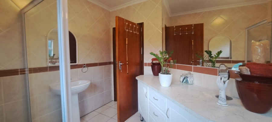 5 Bedroom Property for Sale in Manors KwaZulu-Natal