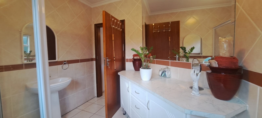 5 Bedroom Property for Sale in Manors KwaZulu-Natal