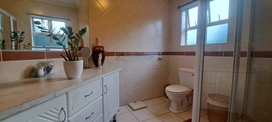 5 Bedroom Property for Sale in Manors KwaZulu-Natal