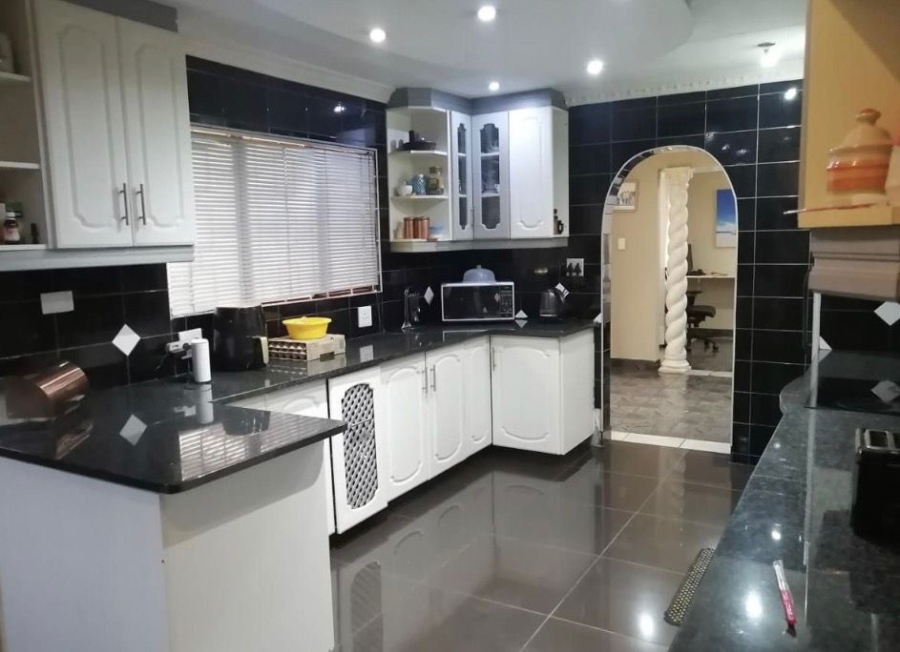 5 Bedroom Property for Sale in Copesville KwaZulu-Natal