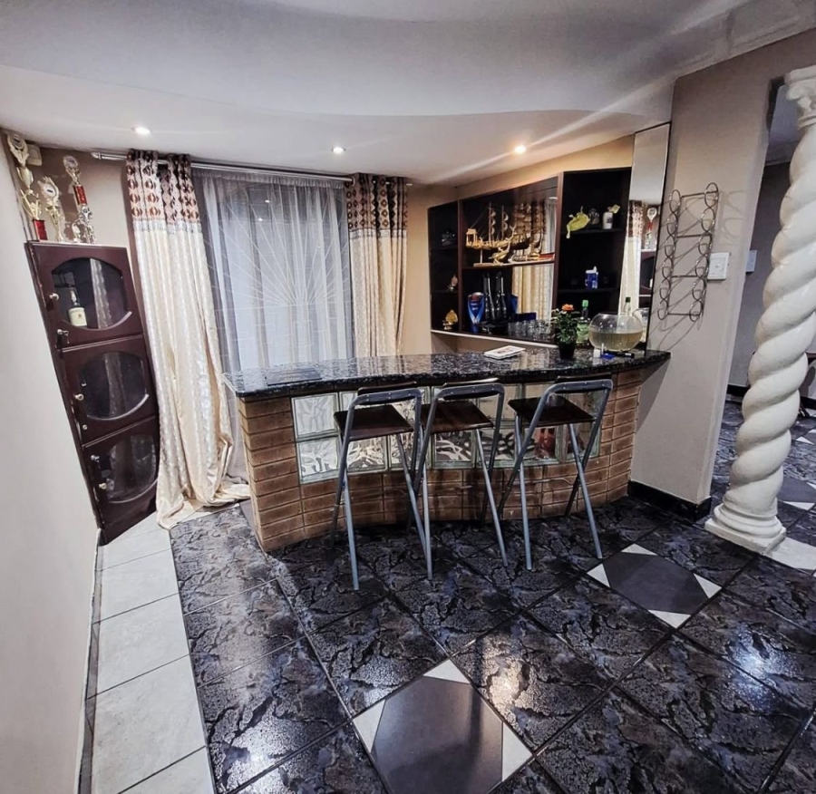 5 Bedroom Property for Sale in Copesville KwaZulu-Natal