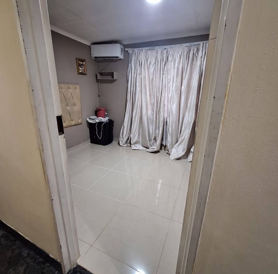 5 Bedroom Property for Sale in Copesville KwaZulu-Natal