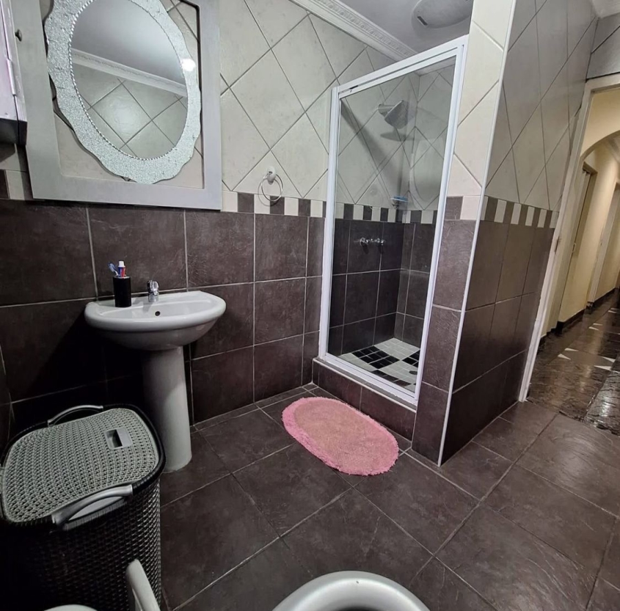 5 Bedroom Property for Sale in Copesville KwaZulu-Natal