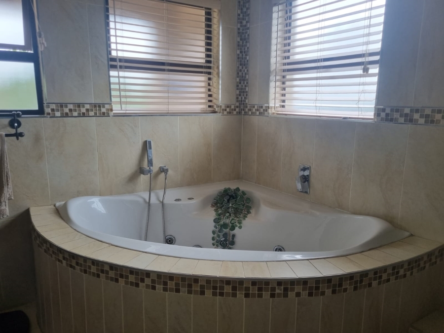 4 Bedroom Property for Sale in Veld En Vlei KwaZulu-Natal
