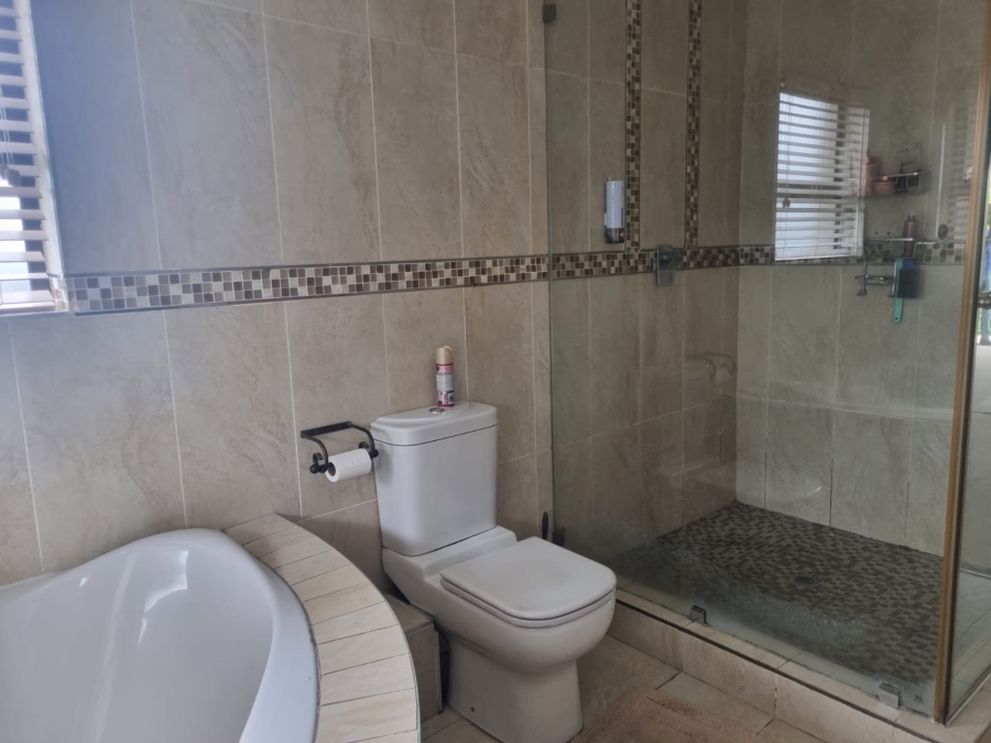 4 Bedroom Property for Sale in Veld En Vlei KwaZulu-Natal