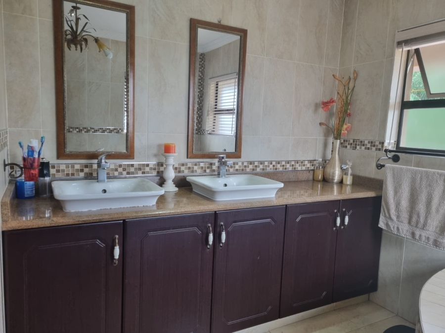 4 Bedroom Property for Sale in Veld En Vlei KwaZulu-Natal