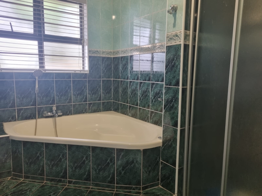4 Bedroom Property for Sale in Veld En Vlei KwaZulu-Natal