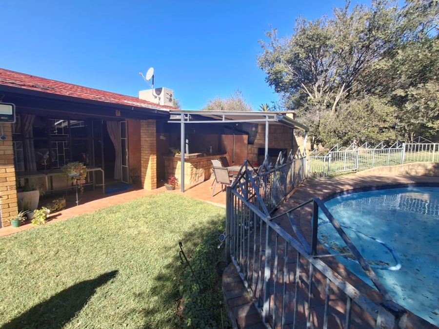 4 Bedroom Property for Sale in Huttenheights KwaZulu-Natal