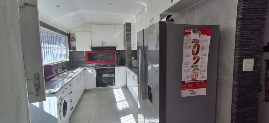 3 Bedroom Property for Sale in Westbrook KwaZulu-Natal