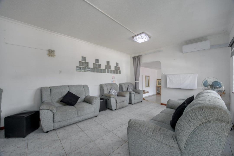 5 Bedroom Property for Sale in Isipingo Hills KwaZulu-Natal