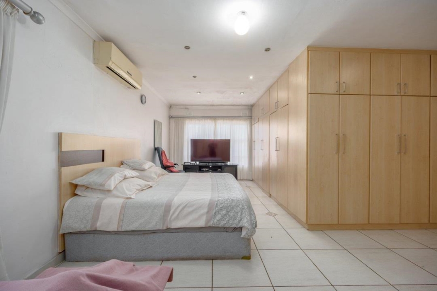 5 Bedroom Property for Sale in Isipingo Hills KwaZulu-Natal