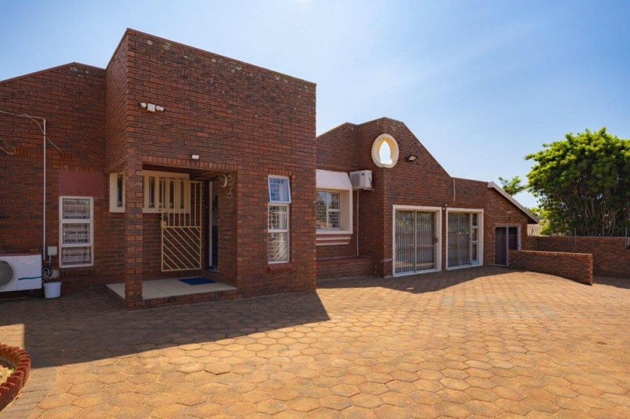 5 Bedroom Property for Sale in Isipingo Hills KwaZulu-Natal