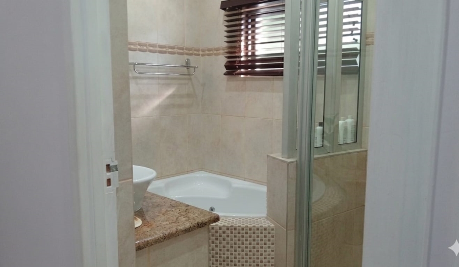 5 Bedroom Property for Sale in Meer En See KwaZulu-Natal