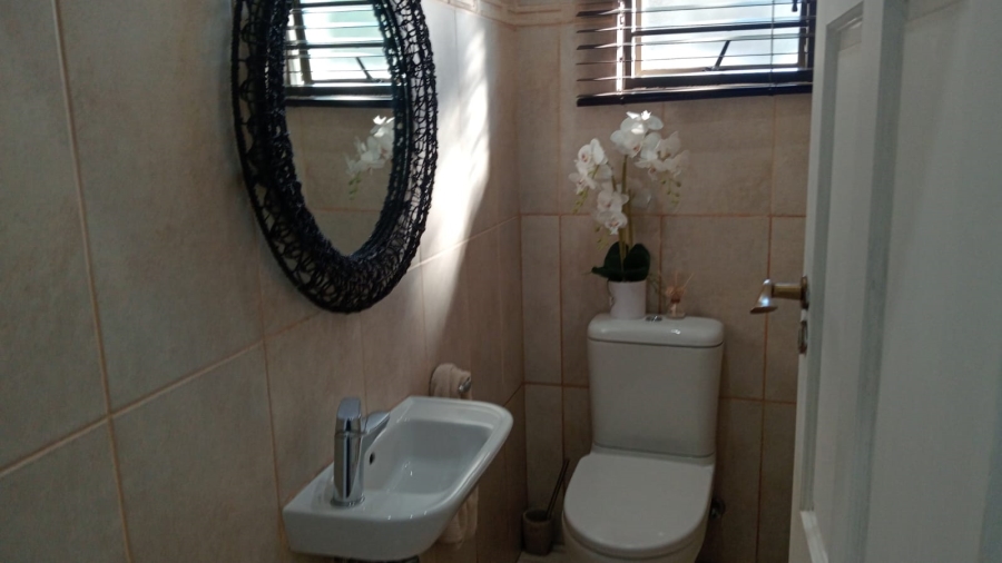 5 Bedroom Property for Sale in Meer En See KwaZulu-Natal