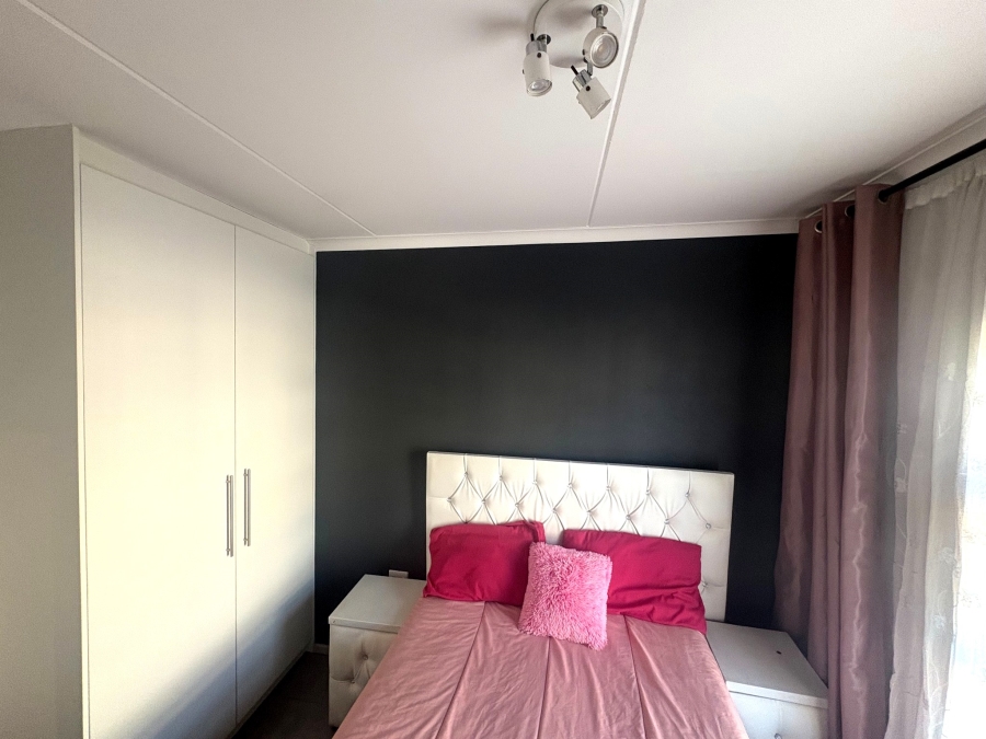 To Let 2 Bedroom Property for Rent in Athlone Park KwaZulu-Natal