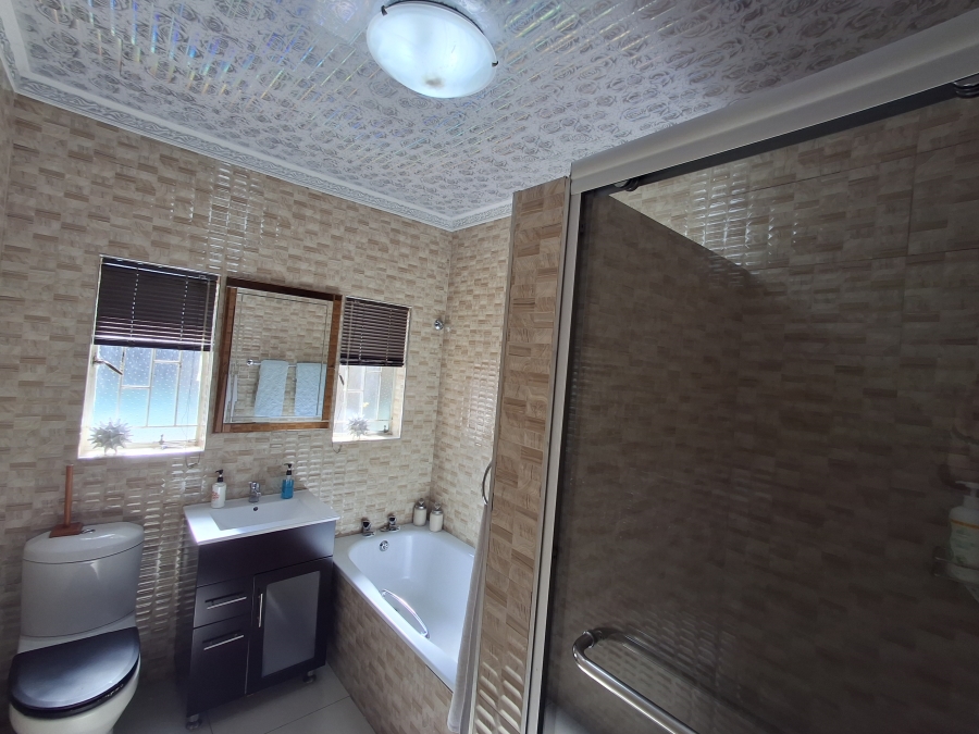 4 Bedroom Property for Sale in Aviary Hill KwaZulu-Natal