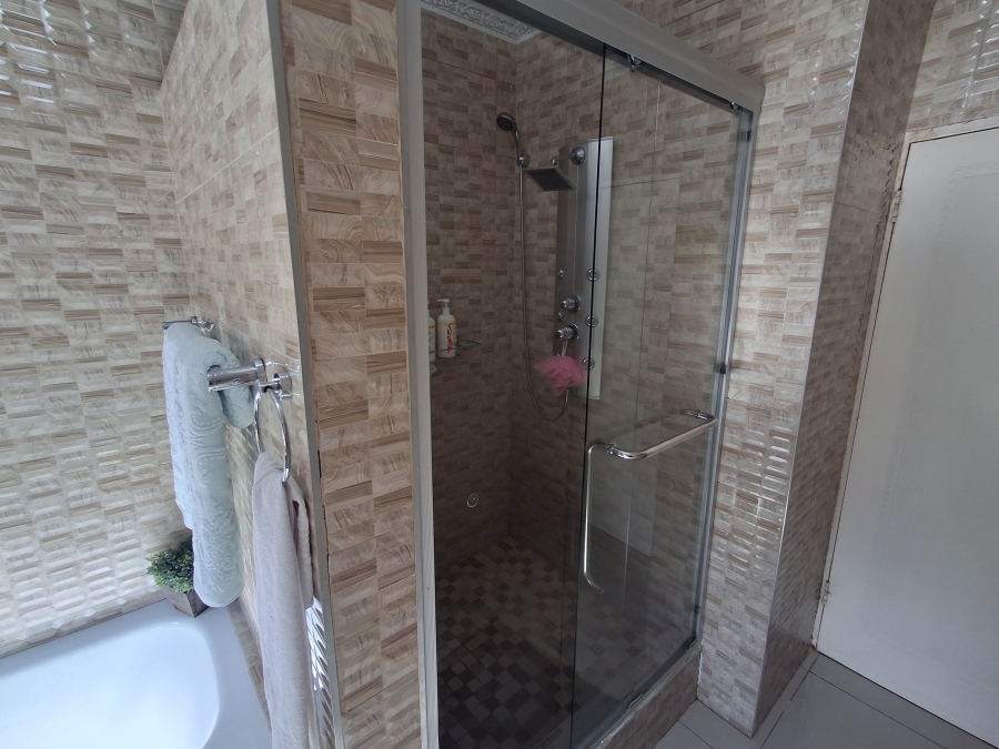 4 Bedroom Property for Sale in Aviary Hill KwaZulu-Natal