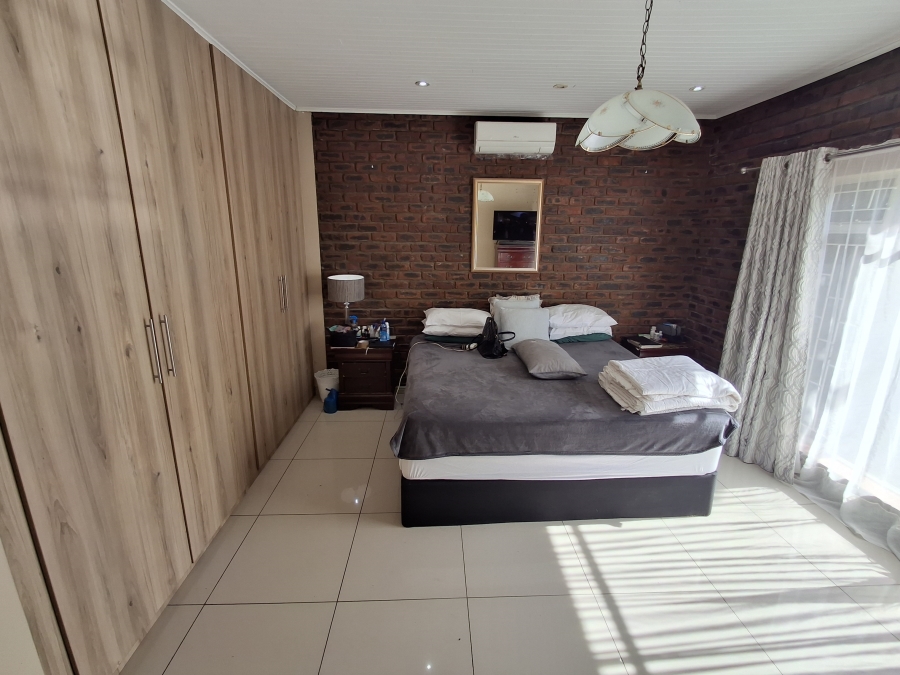 4 Bedroom Property for Sale in Aviary Hill KwaZulu-Natal
