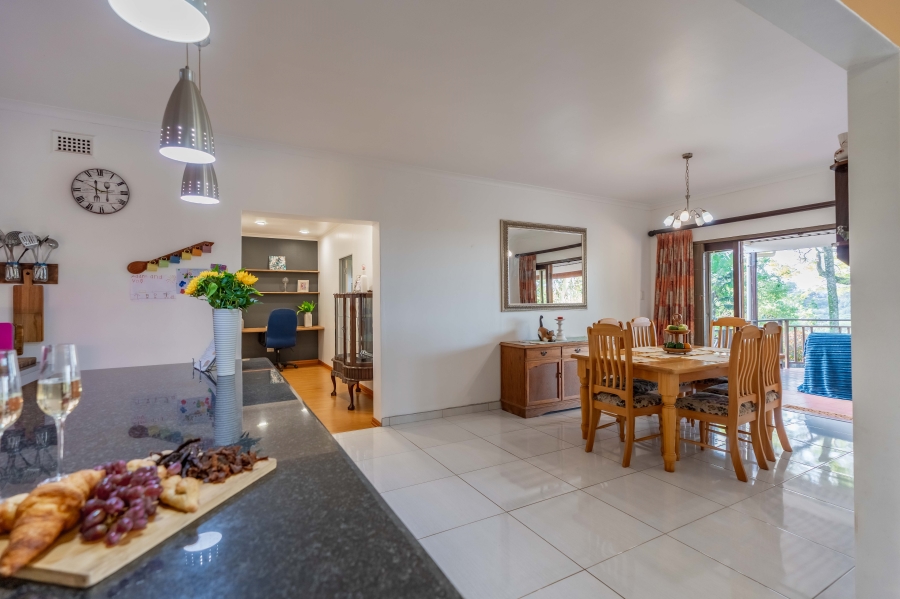4 Bedroom Property for Sale in Cowies Hill KwaZulu-Natal