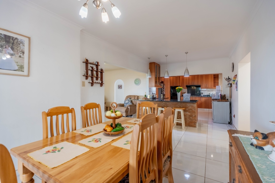 4 Bedroom Property for Sale in Cowies Hill KwaZulu-Natal