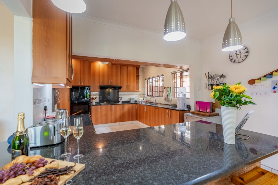 4 Bedroom Property for Sale in Cowies Hill KwaZulu-Natal