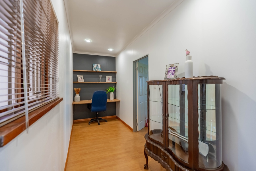 4 Bedroom Property for Sale in Cowies Hill KwaZulu-Natal