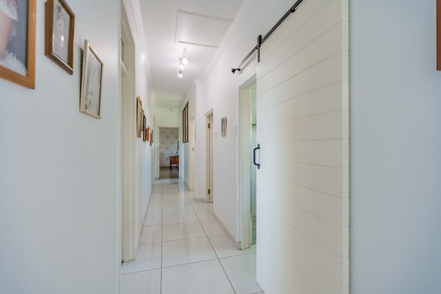 4 Bedroom Property for Sale in Cowies Hill KwaZulu-Natal
