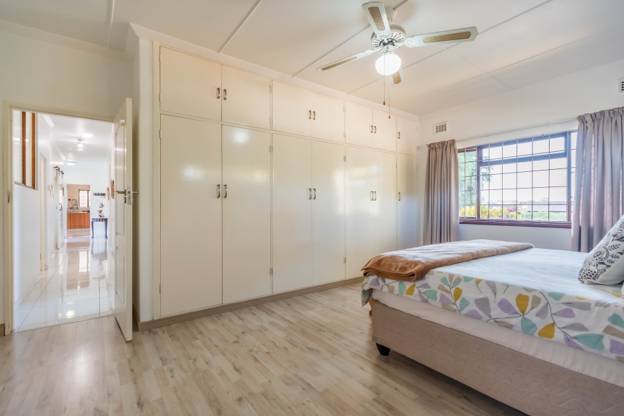 4 Bedroom Property for Sale in Cowies Hill KwaZulu-Natal